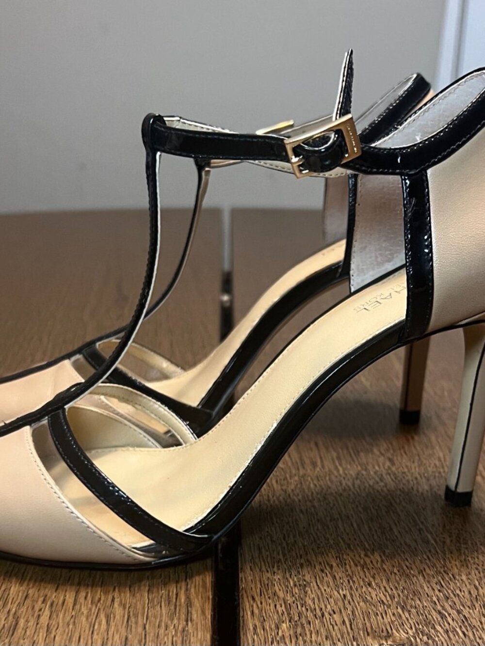 Michael Kors T-Strap Heels Size 8M Nude Black Patent Pointed Toe Pumps - Picture 7 of 13